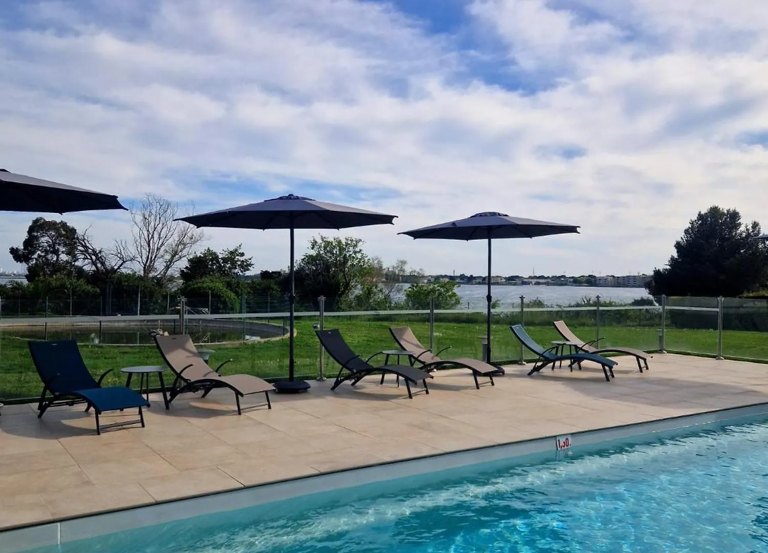 Ariane Hotel Fos Sur Mer contacts